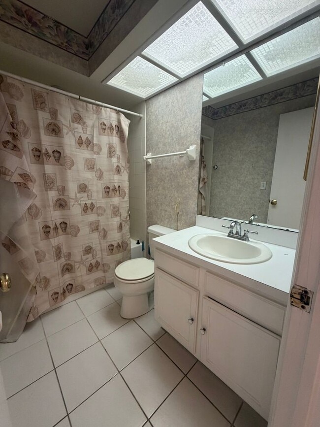 Building Photo - First floor condo in gated East Lake Woodlands of Oldsmar with one car garage