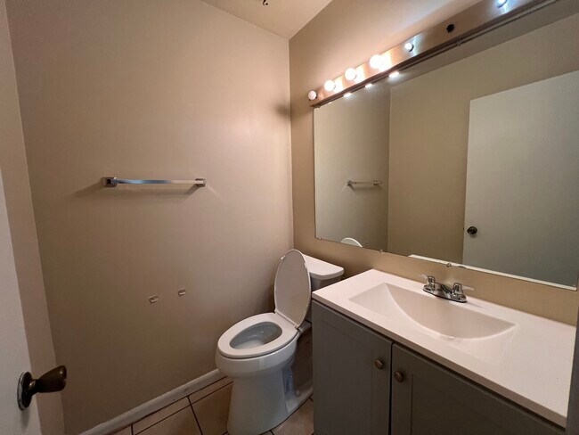 Building Photo - 951 Wilshire Ct