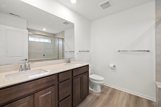 Building Photo - 624 Cassia Ct