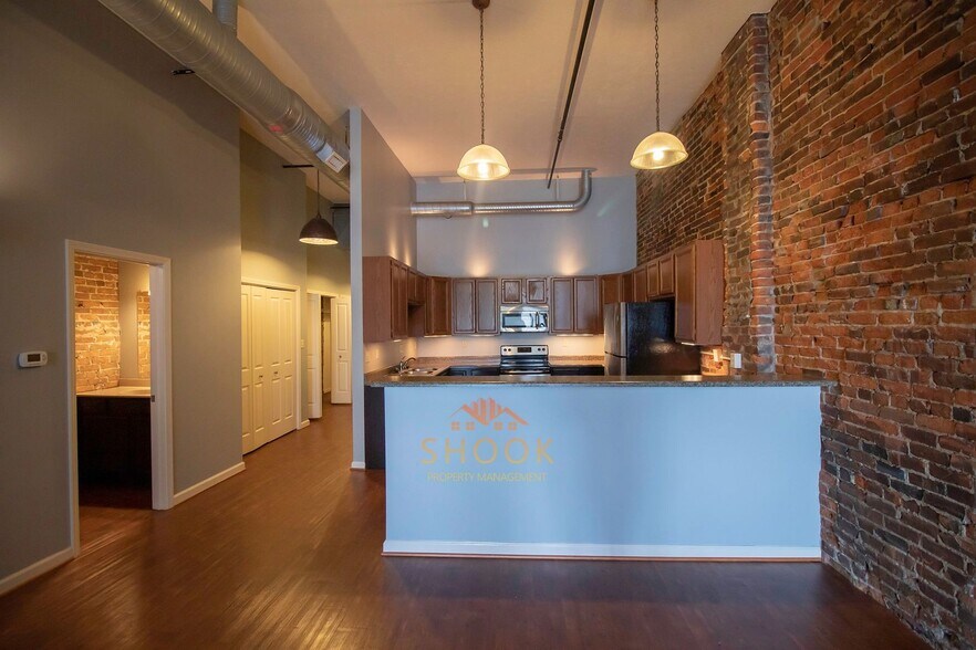 Interior Photo - 102 N Third St