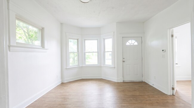 Building Photo - 2761 E 120th St