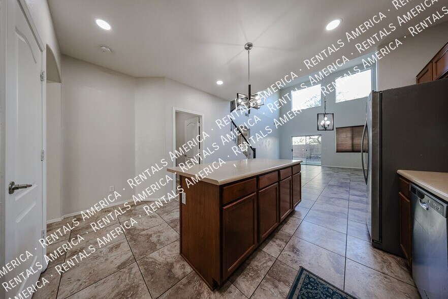 Building Photo - 44388 W Oster Dr