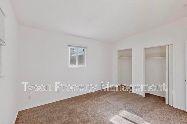 Building Photo - 736 Claudine St NE