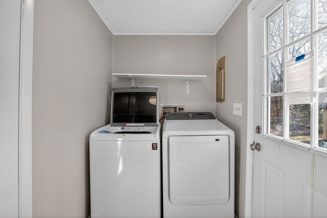 Building Photo - 47499 Southampton Dr