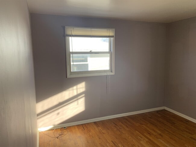 Building Photo - 732 S 12th Ave