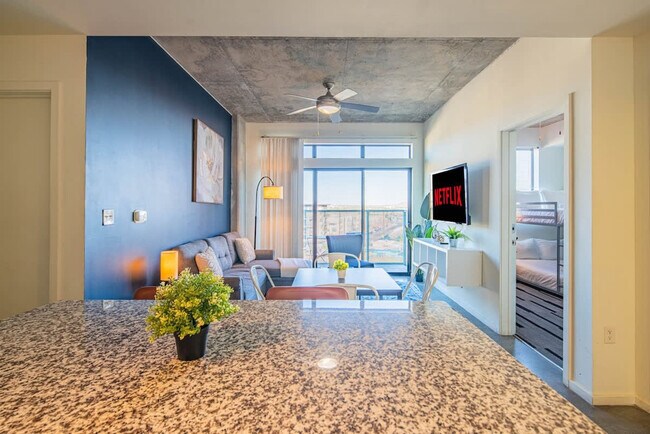 Building Photo - 333 E Roosevelt St