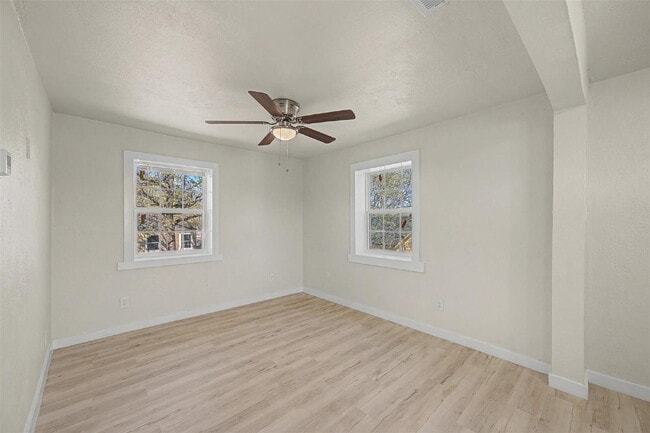 Building Photo - Fully renovated 1 bed, 1 bath apartments - Utilities Included