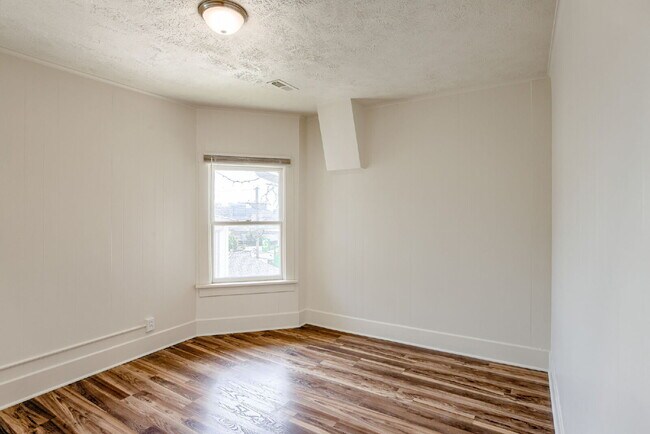 Building Photo - Blackstone Duplex
