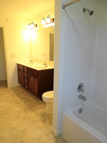 Building Photo - 322 Meadow View Dr