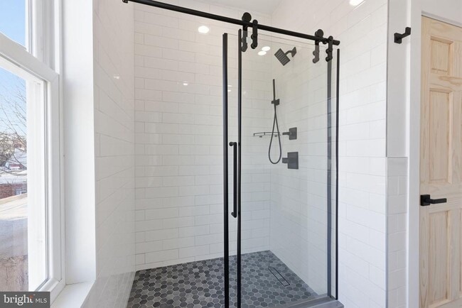 Building Photo - 458 W Earlham Ter