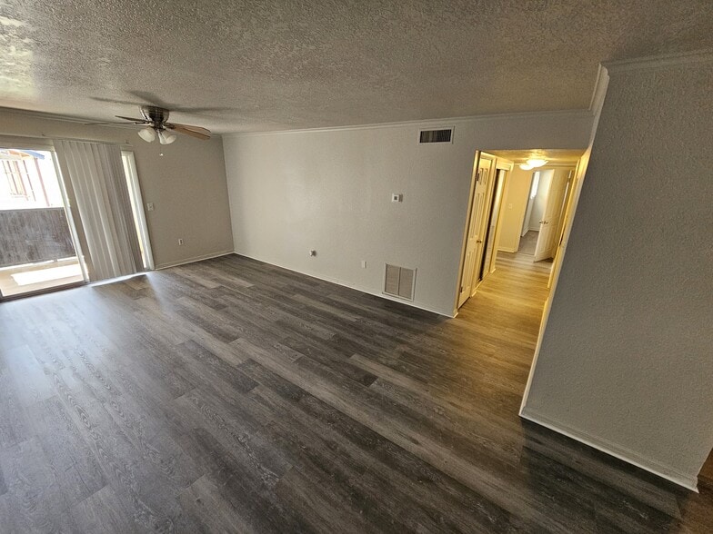 Living room - 908 Lake Destiny Rd