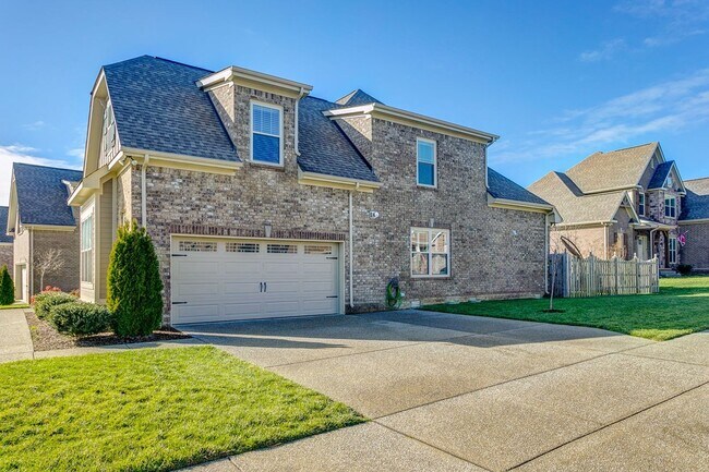 Building Photo - 4 Bedroom, 3 Bath Home w/ 2 Car Garage