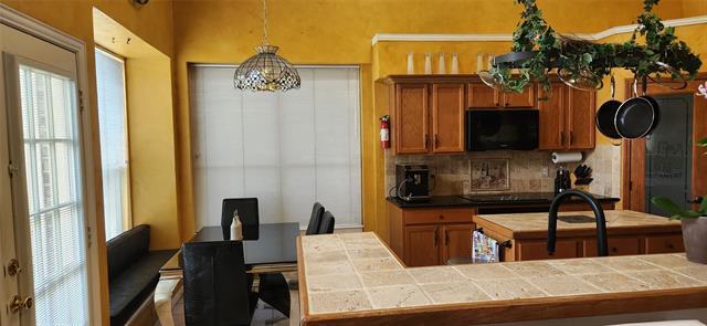 Building Photo - 809 Forest Hollow Dr