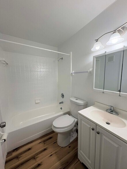 Building Photo - 411 Banana Cay Dr