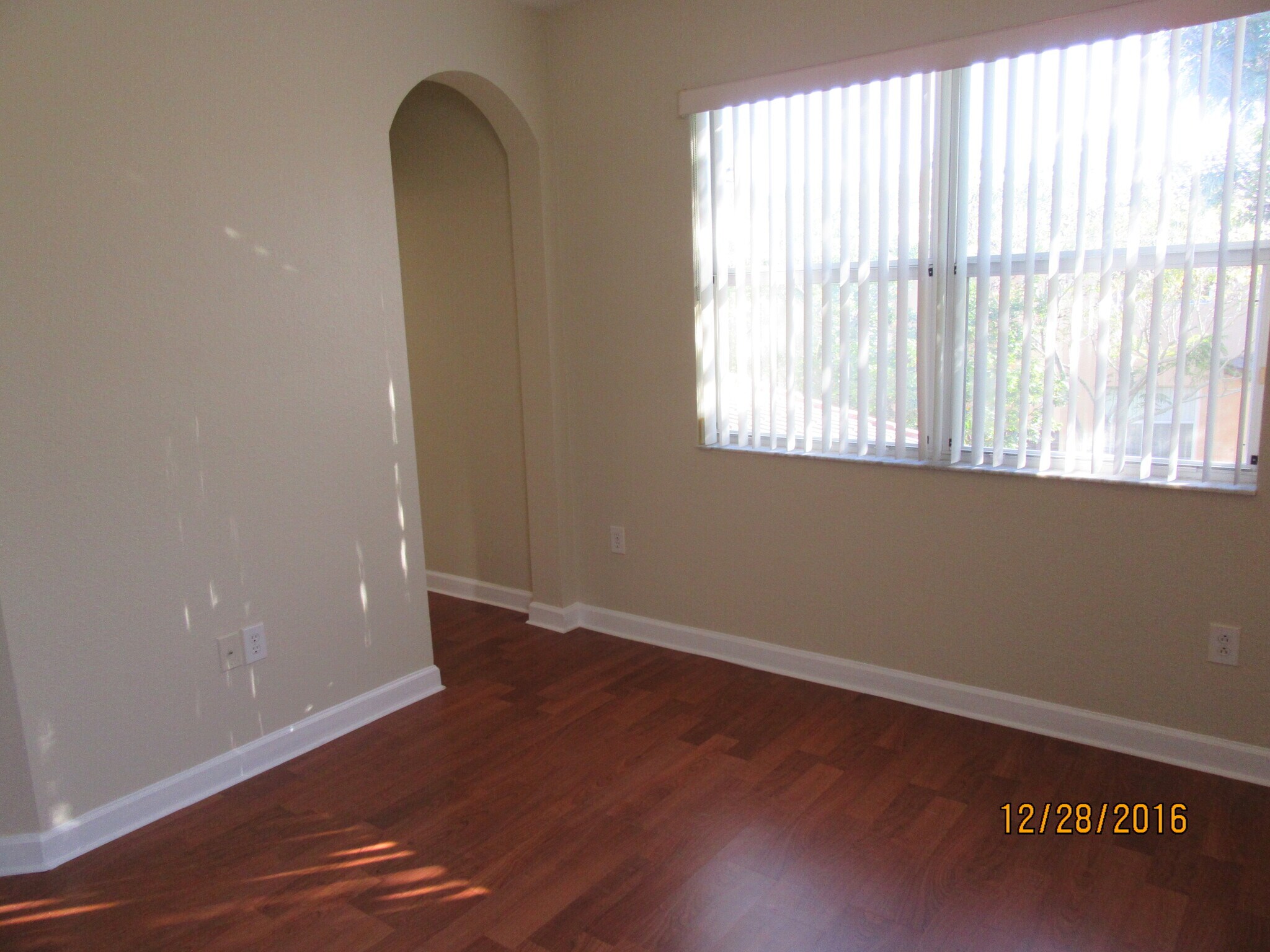 Building Photo - 3370 NE 14th Dr