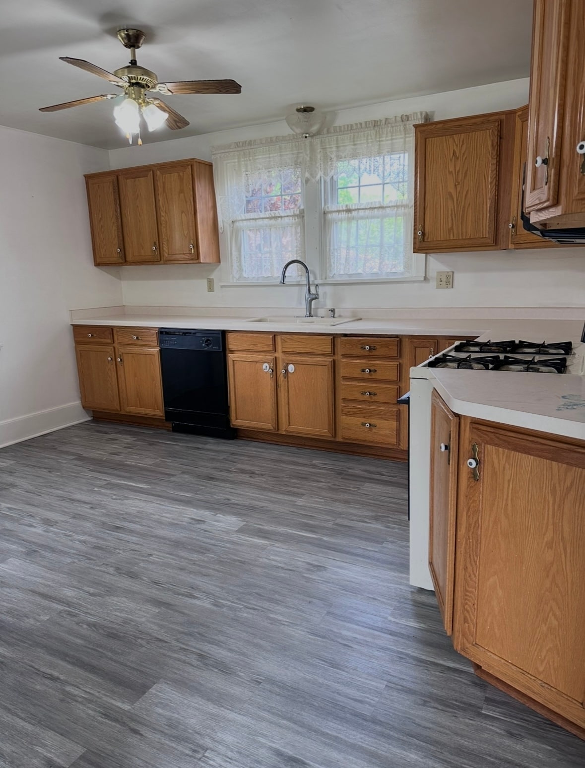Spacious kitchen with a dishwasher! - 2712 S 9th St