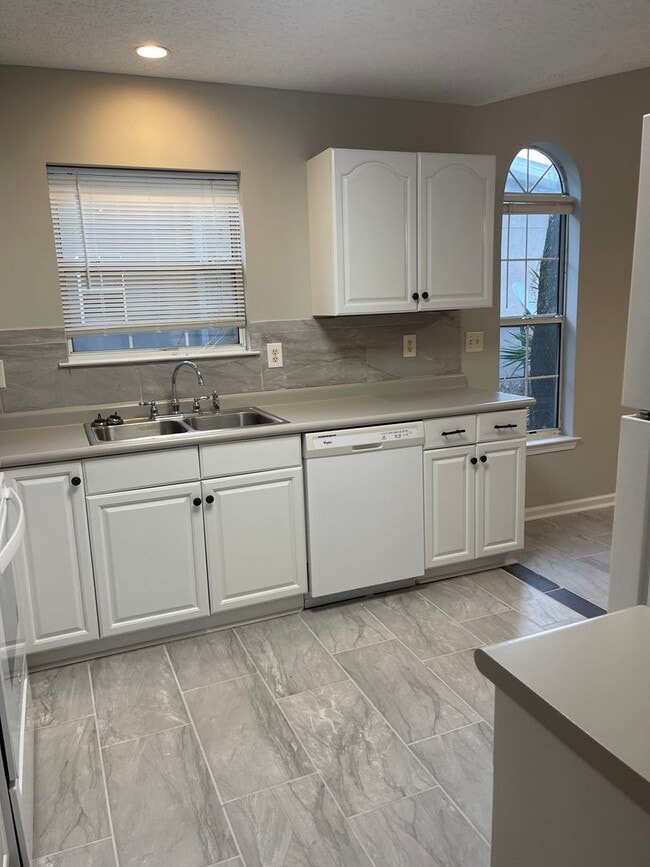 Building Photo - 265 Windridge Dr