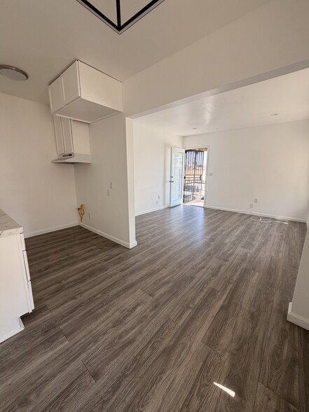 Building Photo - 760 1/2 S Hillview Ave