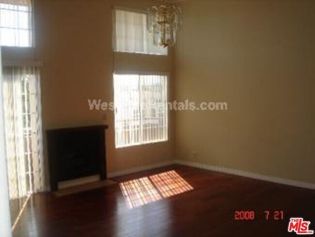 Building Photo - 1652 Colby Ave