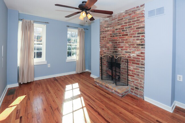 Building Photo - 540 S Paca St