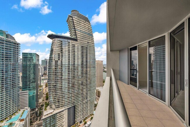 Building Photo - 465 Brickell Ave