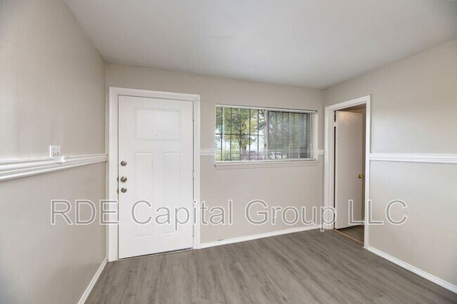 Building Photo - 2408 Meyers St