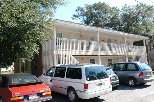 Primary Photo - Bradford Apartments