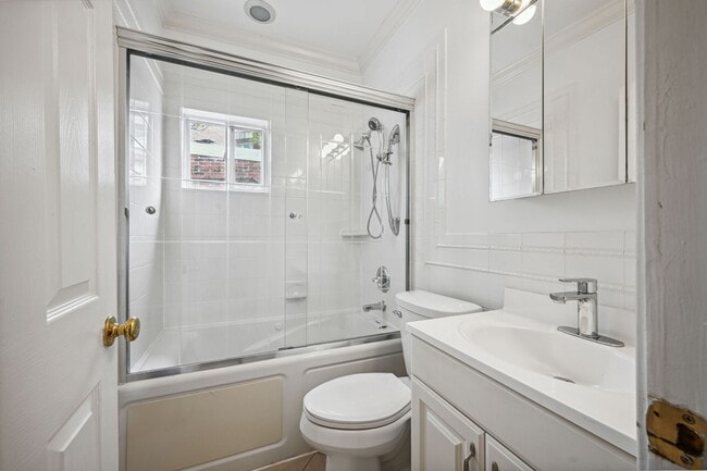 Building Photo - Charming 2 Bedroom in Foggy Bottom