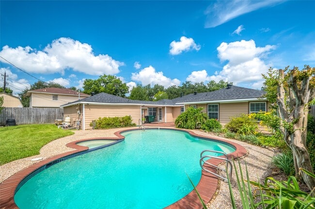 Building Photo - 3725 Murworth Dr