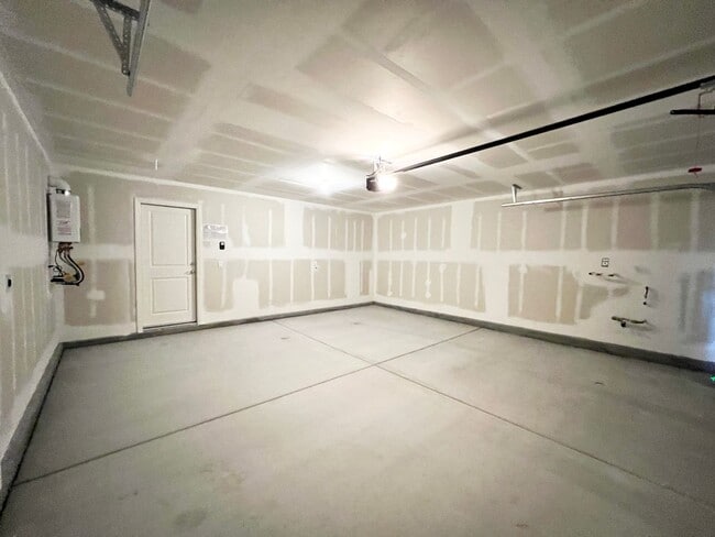 Building Photo - 2625 Dahlia Fls Ave