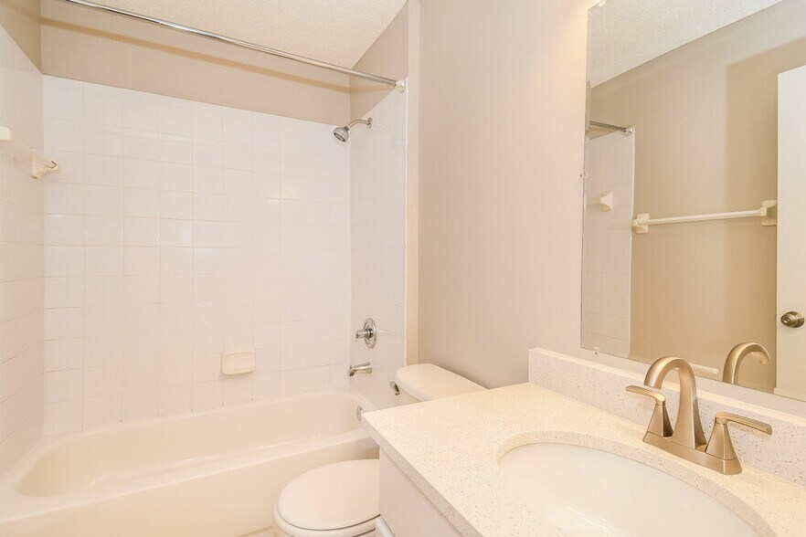 Building Photo - 636 Morning Mist Way