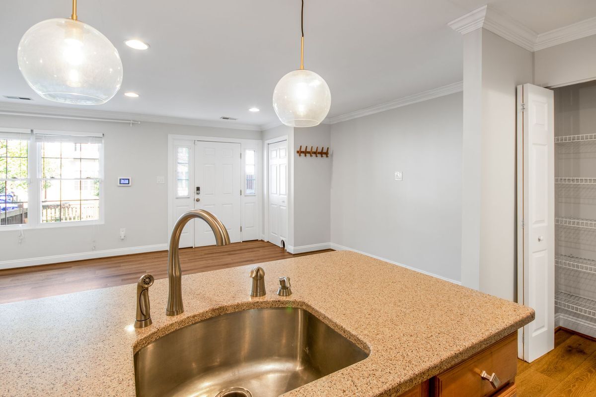 Building Photo - 14318 S Shore Ct