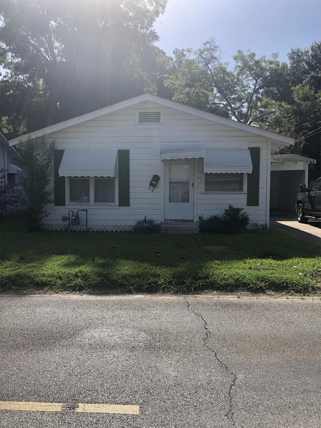 Building Photo - 204 Magnolia St