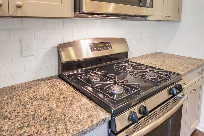 Building Photo - Remarkable 3 BR/ 2 BA Home With Solar Panels