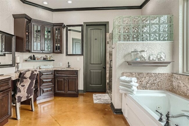 Building Photo - 15207 Nightingale Ln