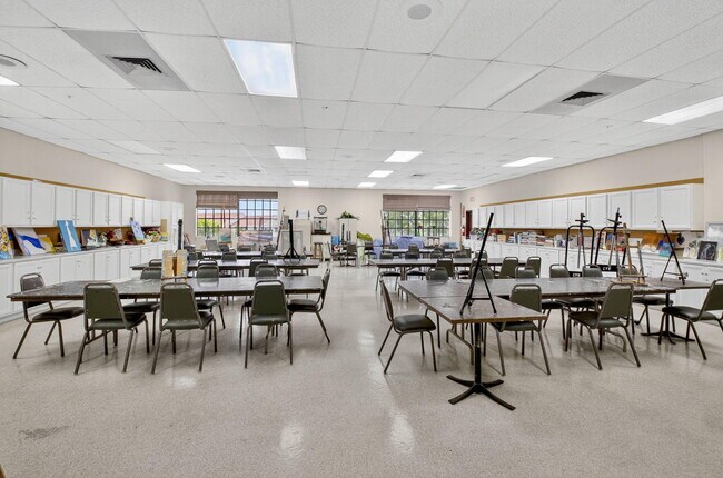 Building Photo - 177 Fanshaw E