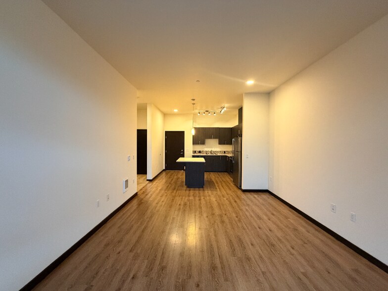 Building Photo - 580 8th Ave NE