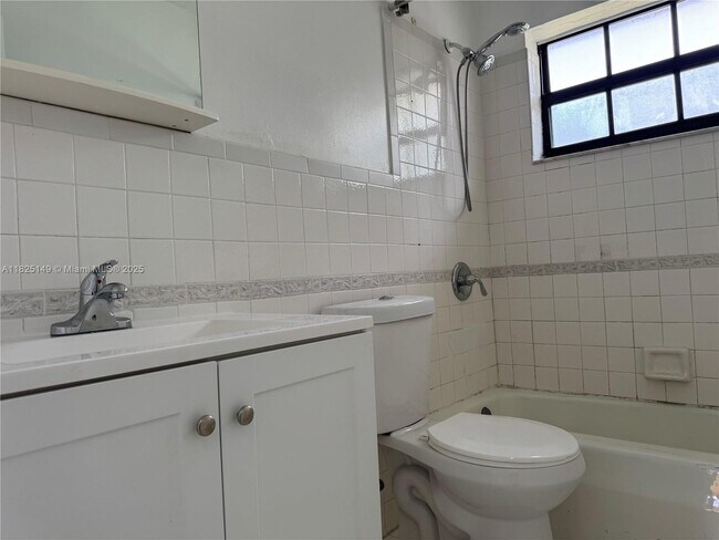 Building Photo - 730 SW 7th St