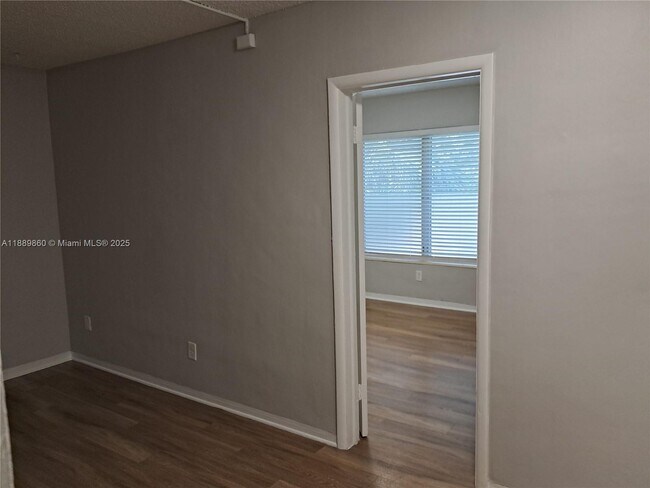 Building Photo - 13025 Emerald Dr