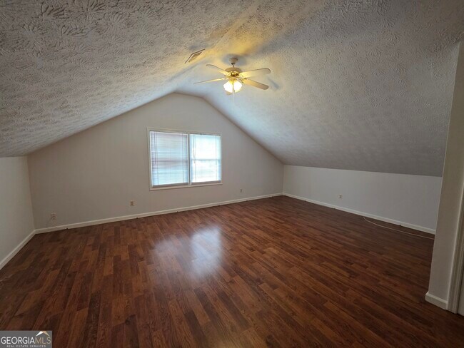 Building Photo - 405 Williamsburg Way