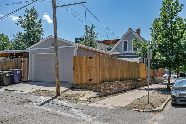 Building Photo - 3BD, 2BA House for Lease in Highlands Square