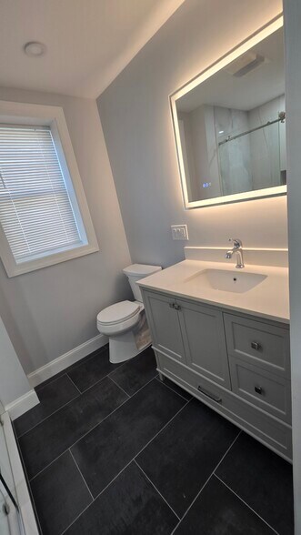 Building Photo - 272 Market St