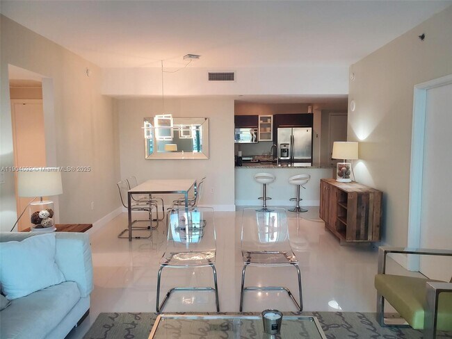 Building Photo - 950 Brickell Bay Dr