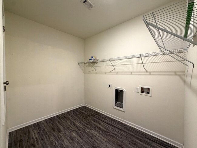 Building Photo - 316 Merlin Ct