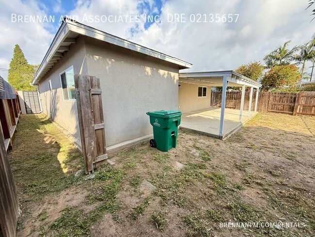 Building Photo - 1569 Parrot St