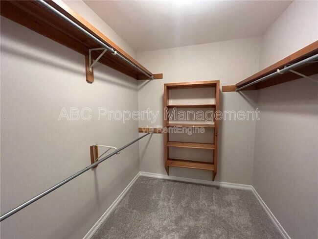Building Photo - 404 E Andrew Ave