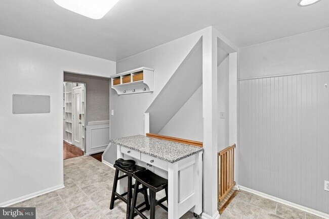 Building Photo - 10163 Yorktown Way