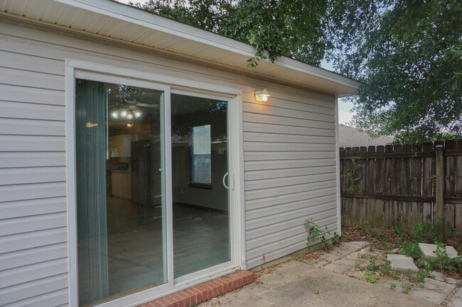 Building Photo - 322 Apple Dr