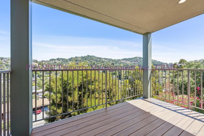 Building Photo - Reduced Rent! Now $4,800 (Was $4,950) Reno...