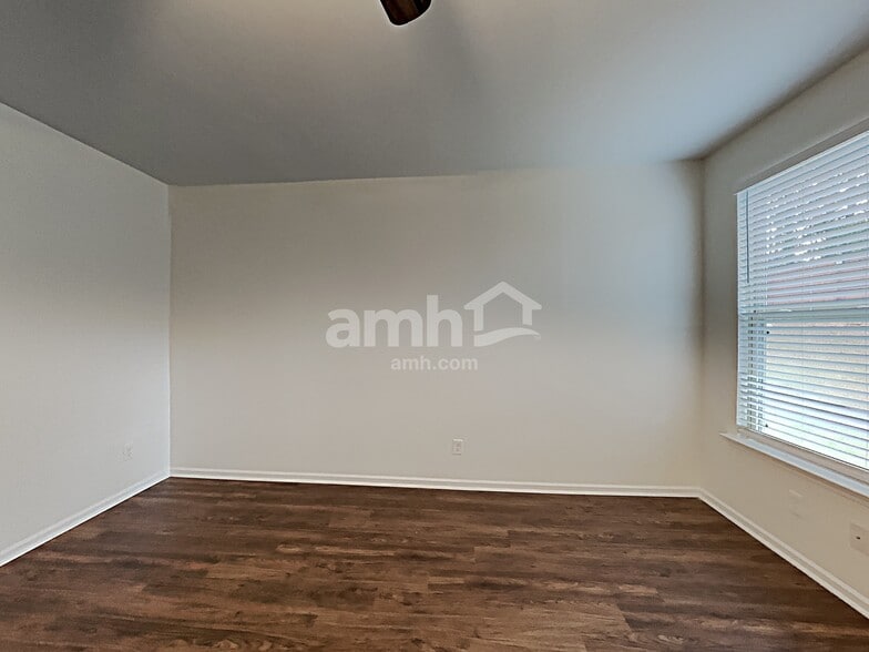 Building Photo - 1195 Creek Crossing Dr